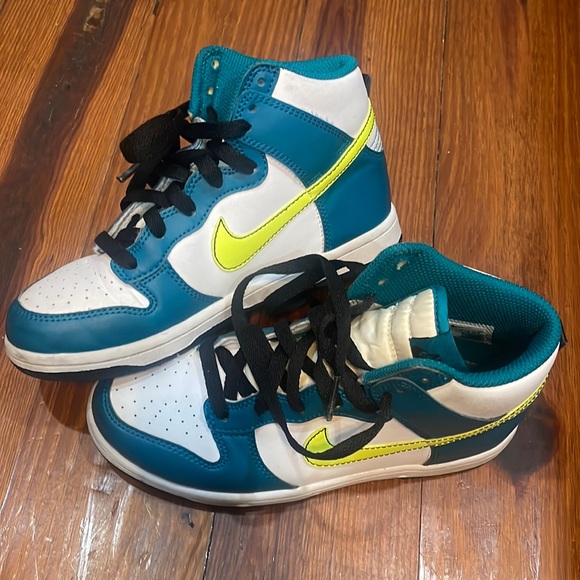 Kids Dunks - Picture 1 of 4